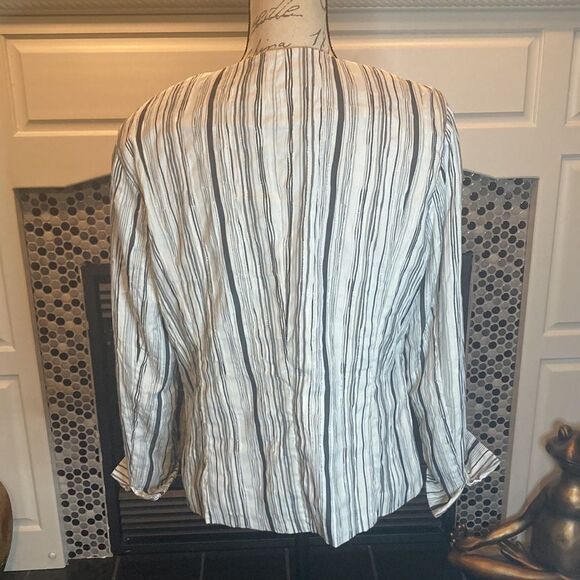 Chico’s black, white, and silver blazer, size m or Chico’s size 2, guc - Picture 5 of 8